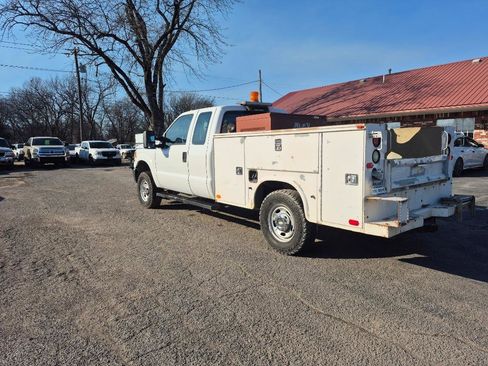 Used 2012 Ford F250 XL w/ XL Value Pkg image 3