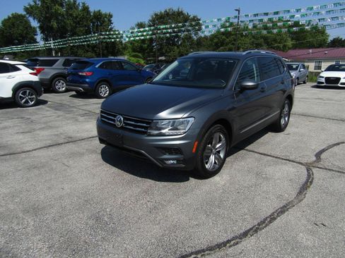Used 2021 Volkswagen Tiguan SEL AWD/4WD image 3