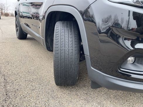 Used 2020 Jeep Cherokee Latitude Plus image 18