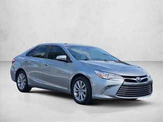 Used 2017 Toyota Camry XLE w/ Moonroof Package FWD video 3