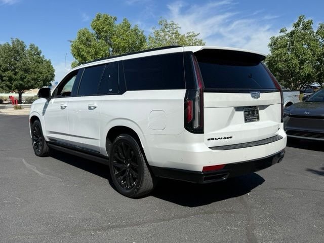 Used 2024 Cadillac Escalade ESV Sport Platinum w/ LPO, ONYX Package AWD/4WD image 5