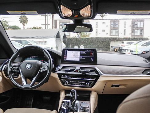 Used 2021 BMW 530i w/ Convenience Package RWD image 12