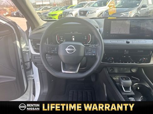 Certified 2025 Nissan Rogue Platinum w/ Platinum Premium Package image 14