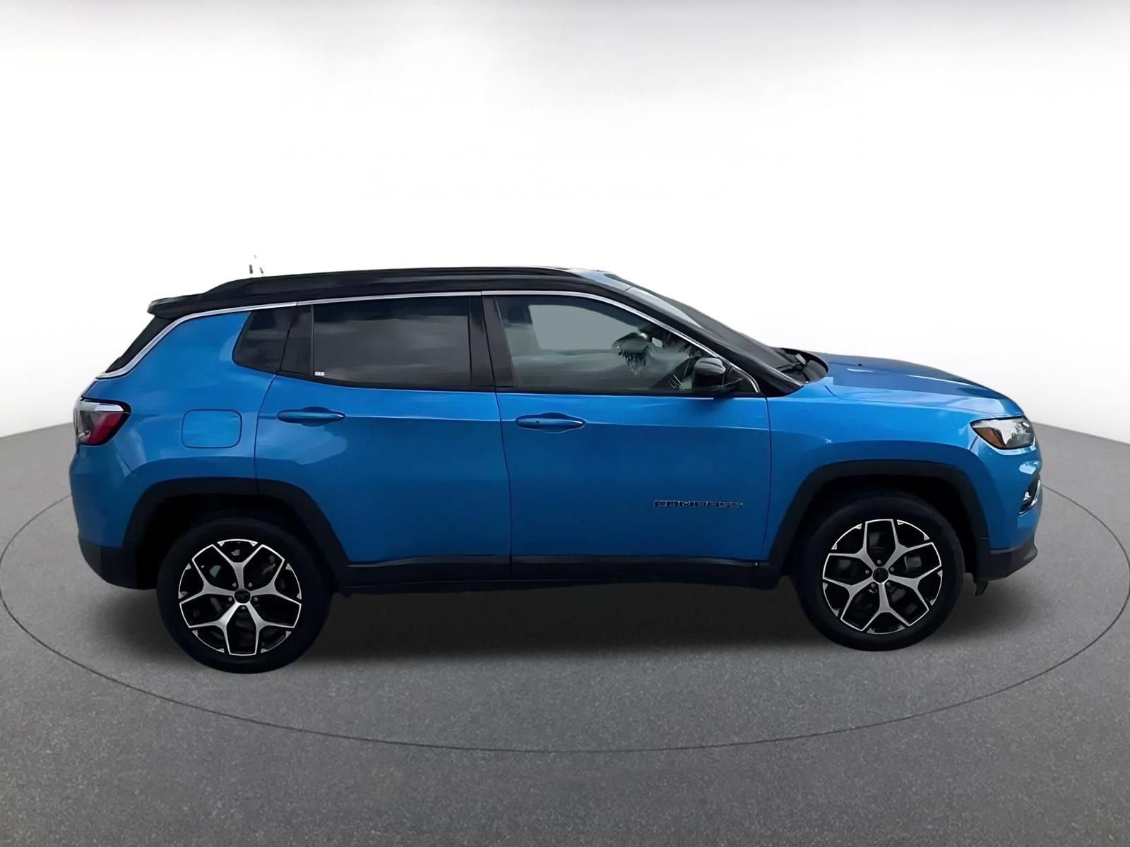 Used 2025 Jeep Compass Limited AWD/4WD image 15