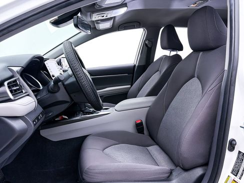 Used 2024 Toyota Camry LE w/ Convenience Package image 16