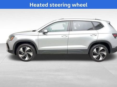 Certified 2025 Volkswagen Taos SE image 7