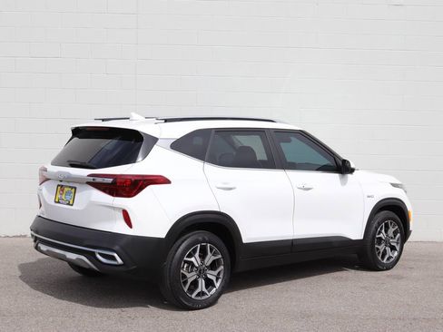 Used 2022 Kia Seltos EX AWD/4WD image 2