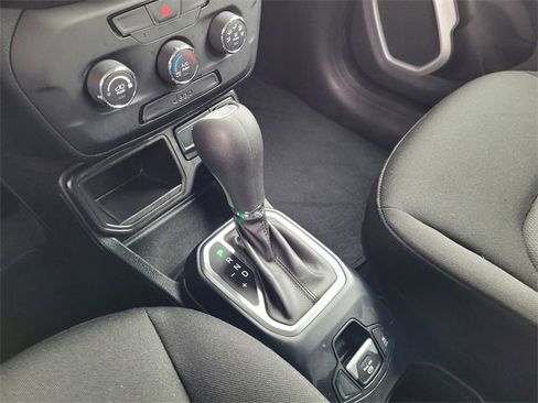 Certified 2019 Jeep Renegade Sport image 12