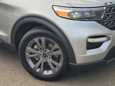Used 2022 Ford Explorer XLT w/ Equipment Group 202A image 9