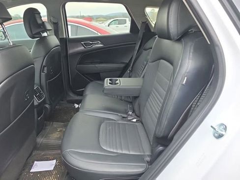 Used 2025 Kia Sportage SX image 16