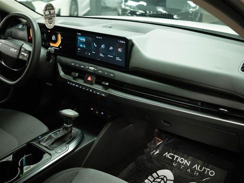 Used 2025 Kia K4 LXS image 13