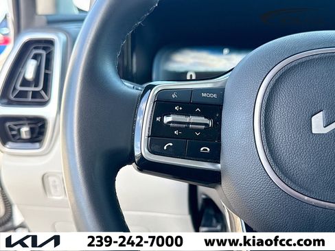 Certified 2023 Kia Sorento SX image 39