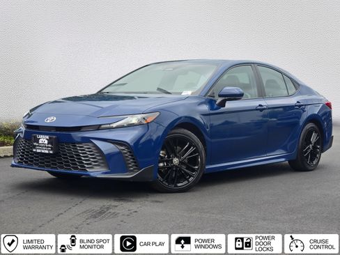 Used 2025 Toyota Camry SE FWD image 1
