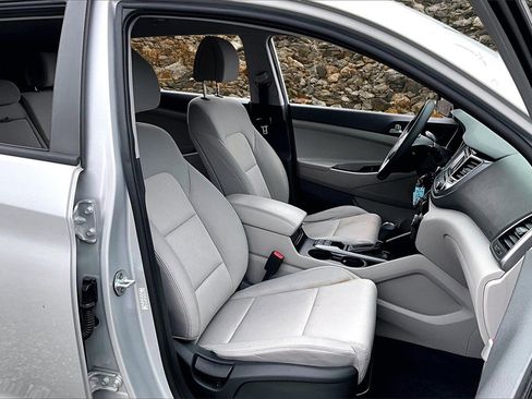 Used 2018 Hyundai Tucson SE image 7