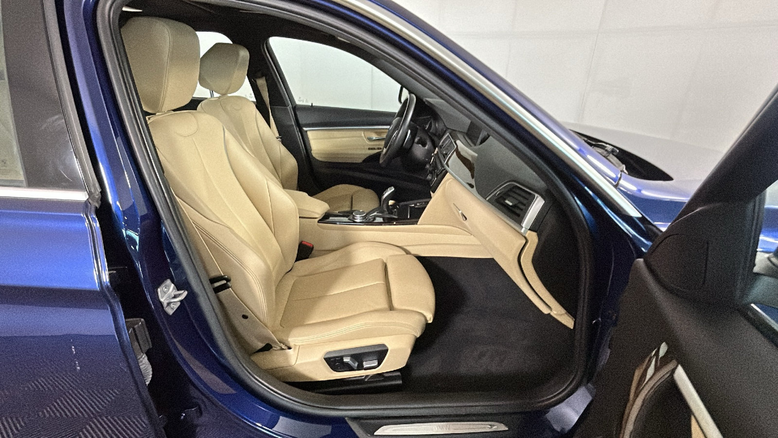 Used 2017 BMW 330i xDrive Sedan AWD/4WD image 36