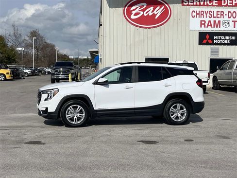 Used 2023 GMC Terrain SLE w/ Driver Convenience Package image 2