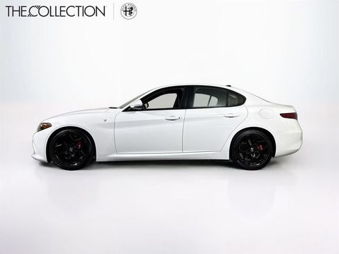 Used 2022 Alfa Romeo Giulia Ti RWD image 2
