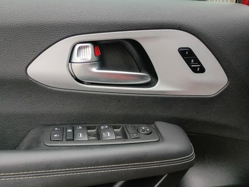 Used 2024 Chrysler Pacifica Touring-L w/ S Appearance Package image 18