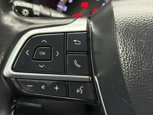 Used 2020 Toyota Highlander LE FWD image 29