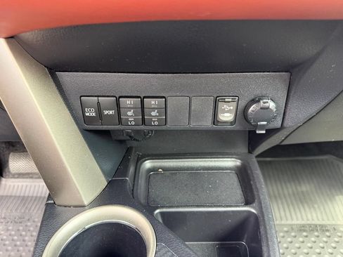Used 2013 Toyota RAV4 Limited AWD/4WD image 24