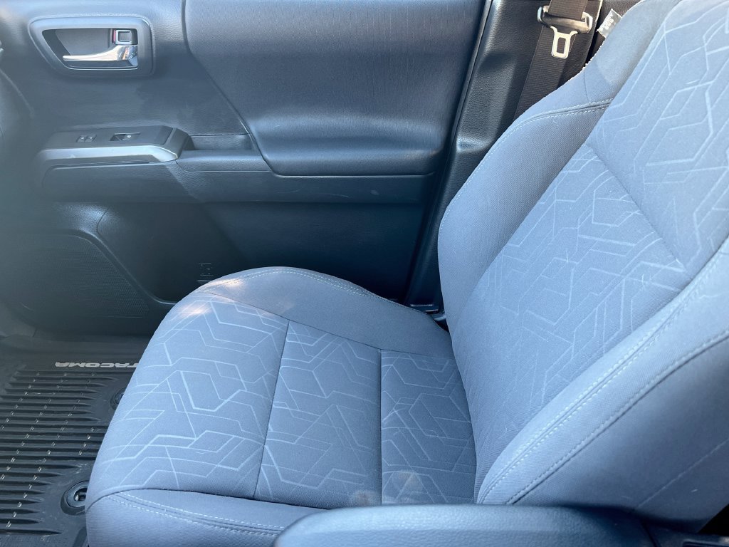 Used 2019 Toyota Tacoma TRD Sport AWD/4WD image 31