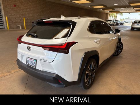 Certified 2024 Lexus UX 250h FWD image 3