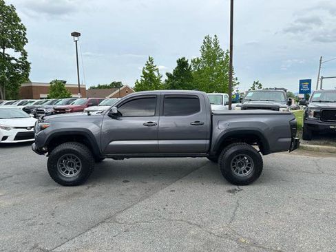 Used 2017 Toyota Tacoma TRD Sport AWD/4WD image 8