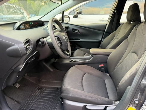 Used 2022 Toyota Prius LE FWD image 13