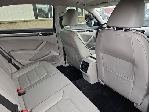 Used 2018 Volkswagen Passat 2.0T SE FWD image 17