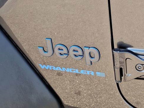 Certified 2023 Jeep Wrangler Unlimited w/ Cold Weather Group image 31