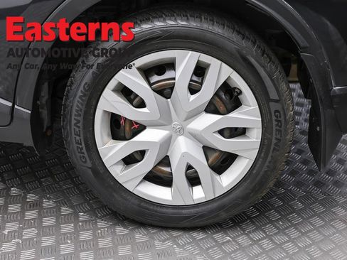 Used 2022 Toyota C-HR Limited FWD image 8