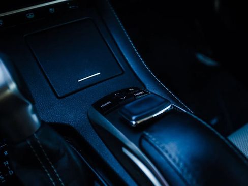 Used 2017 Lexus ES 300h w/ Luxury Package image 21