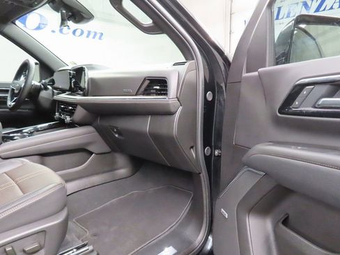 Used 2025 Chevrolet Suburban High Country image 29