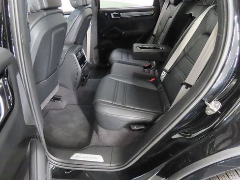 Certified 2023 Porsche Cayenne Coupe AWD/4WD image 45