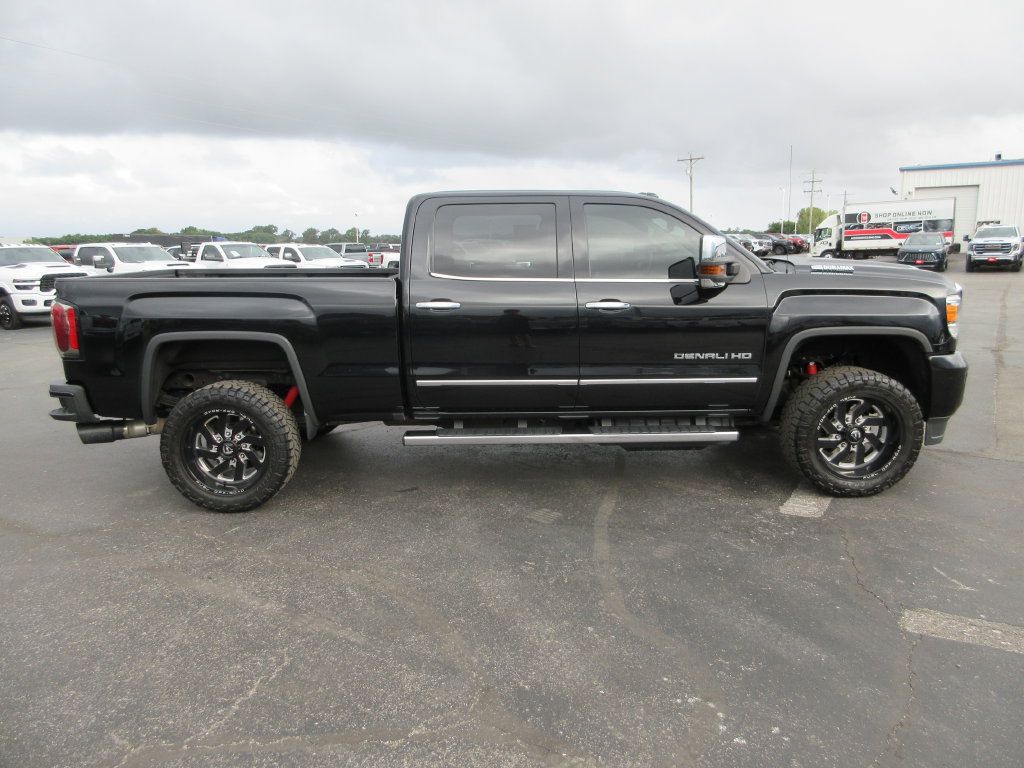 Used 2019 GMC Sierra 2500 Denali w/ Duramax Plus Package AWD/4WD image 4