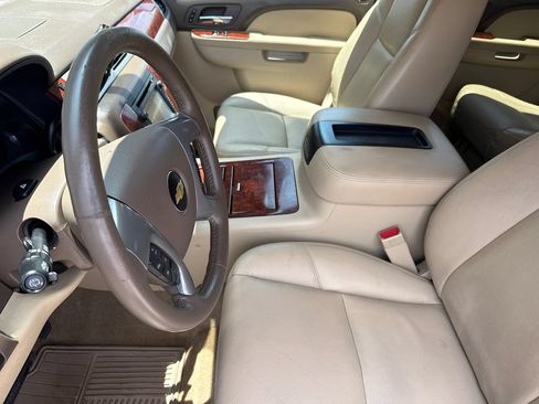 Used 2013 Chevrolet Suburban LTZ RWD image 22