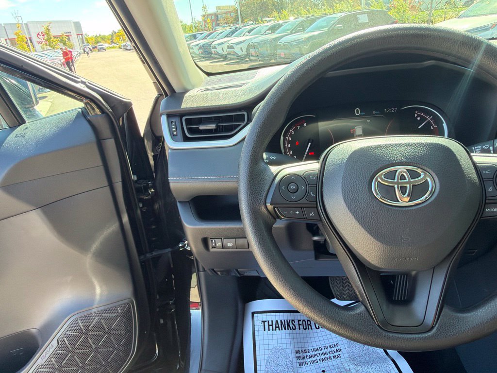 Used 2025 Toyota RAV4 XLE AWD/4WD image 26