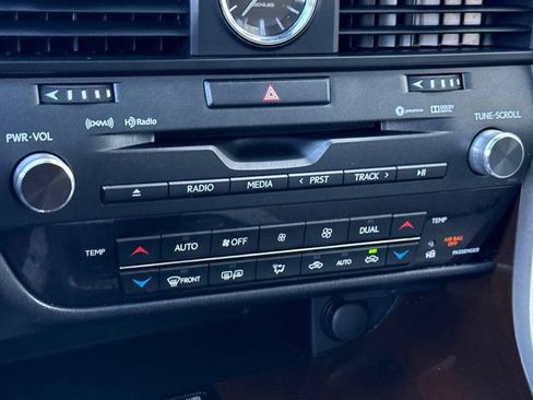 Used 2019 Lexus RX 450h AWD w/ Navigation Package image 25