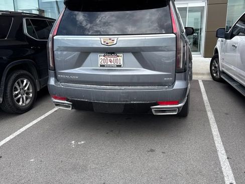 Used 2022 Cadillac Escalade Premium Luxury w/ Performance Package AWD/4WD image 7