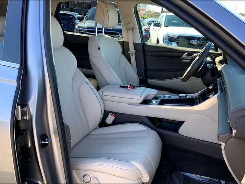 Used 2024 Genesis GV80 2.5T w/ Prestige Package image 9