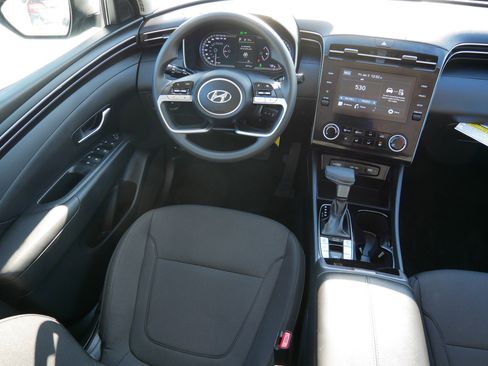 Used 2023 Hyundai Tucson SE image 9