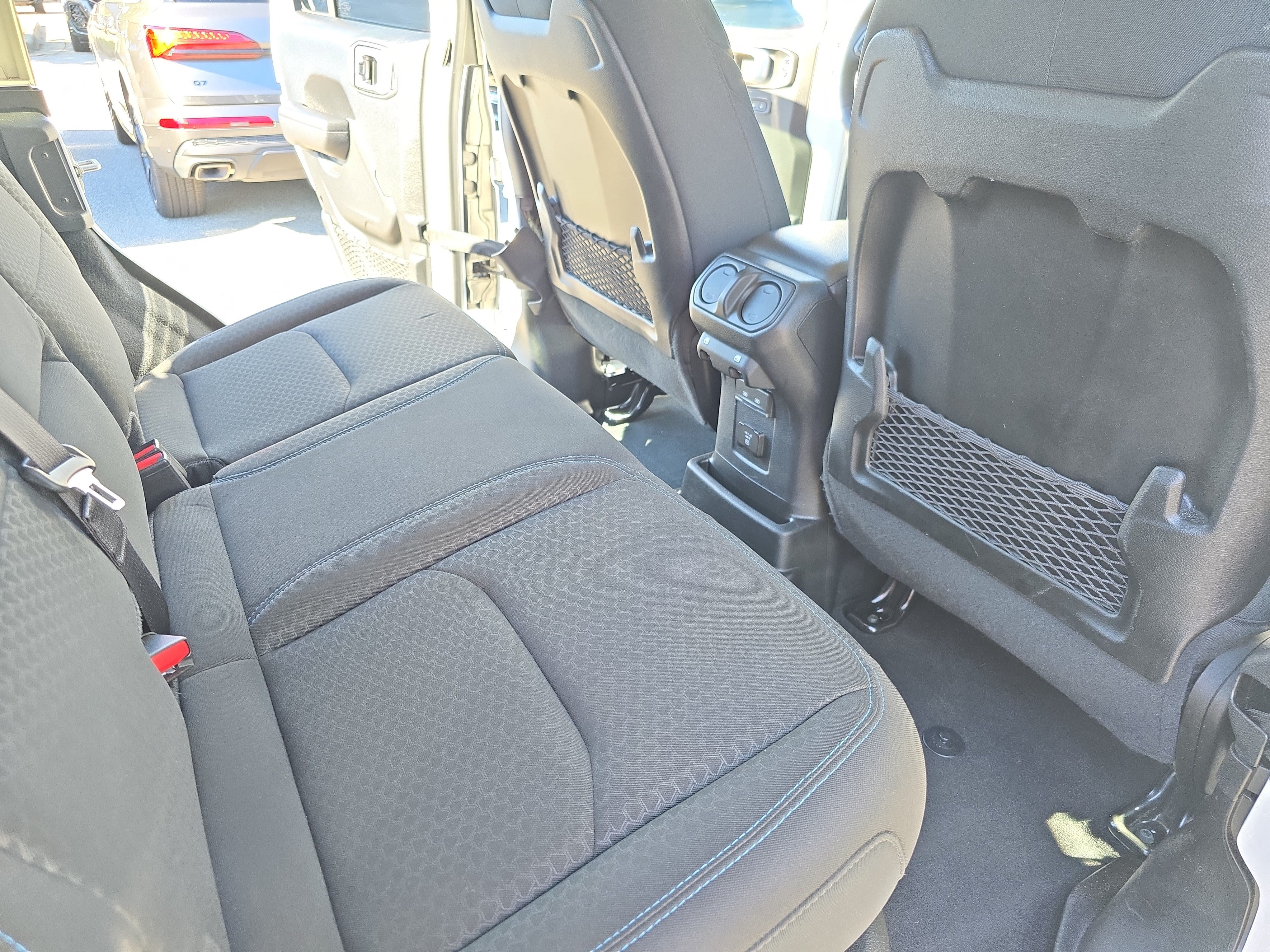 Used 2024 Jeep Wrangler Unlimited Rubicon 4xe AWD/4WD image 11