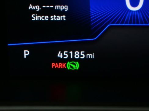 Used 2022 Volkswagen Tiguan S image 19