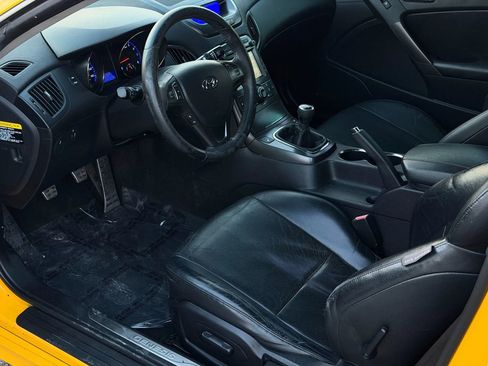 Used 2011 Hyundai Genesis 3.8 image 9