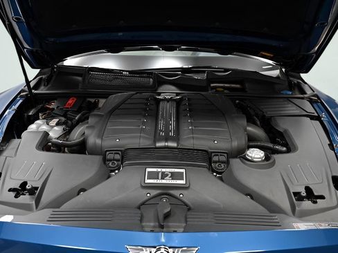 Used 2018 Bentley Bentayga image 29