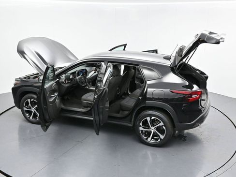 Used 2024 Chevrolet Trax RS w/ Driver Confidence Package FWD image 38