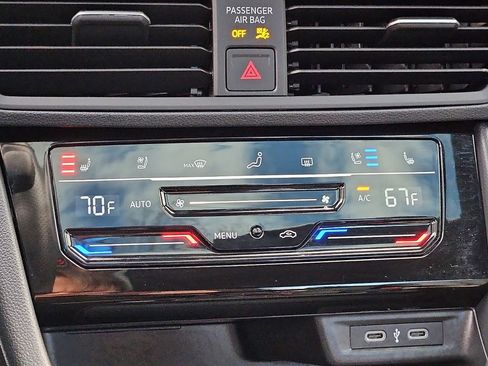 Certified 2025 Volkswagen Jetta GLI Autobahn image 17