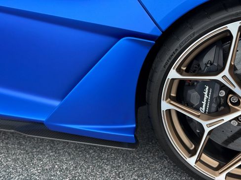 Used 2025 Lamborghini Revuelto image 43