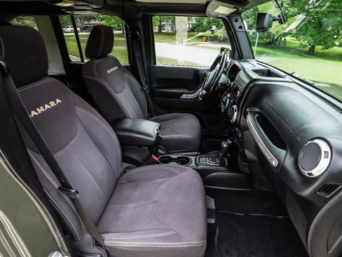 Used 2015 Jeep Wrangler Unlimited Sahara AWD/4WD image 28