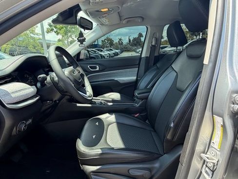Used 2022 Jeep Compass Latitude AWD/4WD image 10